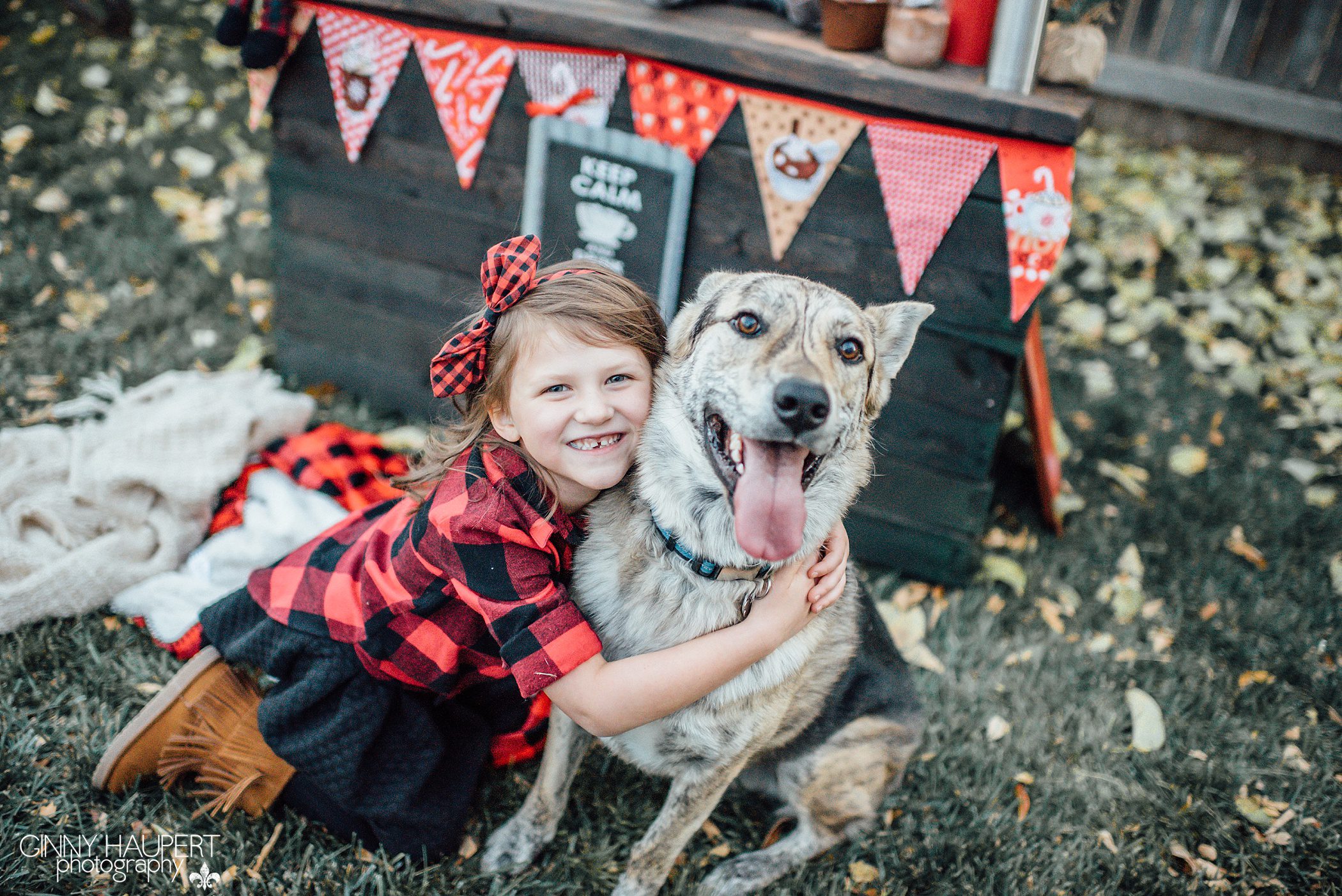 christmas mini sessions denver 2016,denver fall mini sessions,ginny haupert,ginny haupert photography,hot cocoa stand,rustic,shabby chic,