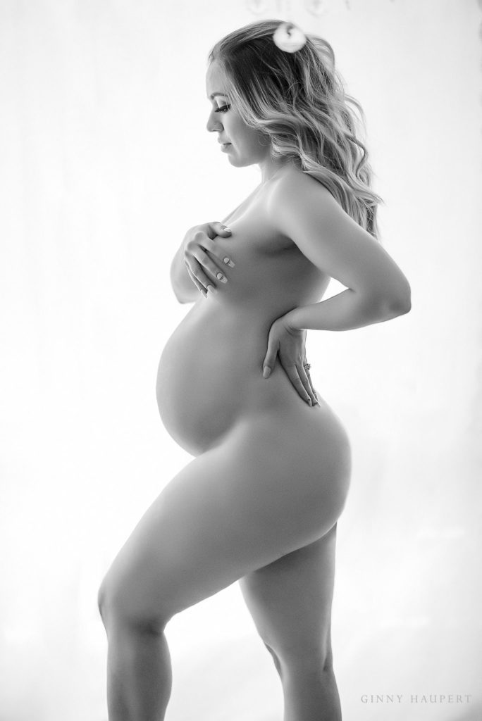nude maternity side profile