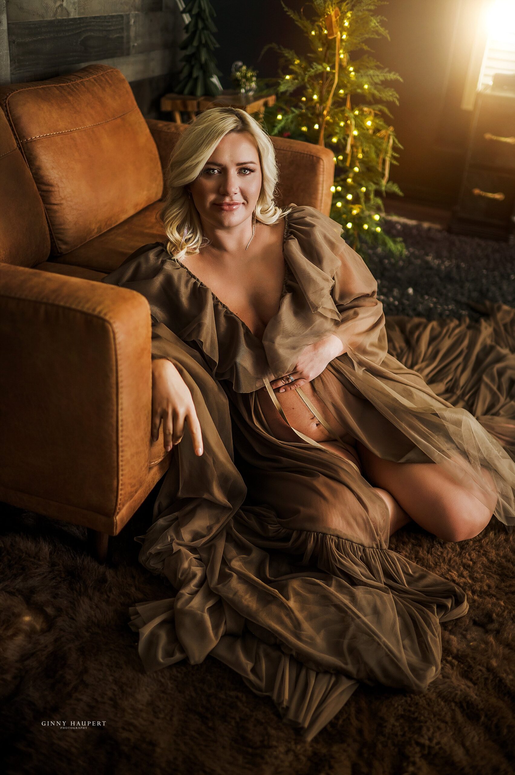 holiday maternity photoshoot